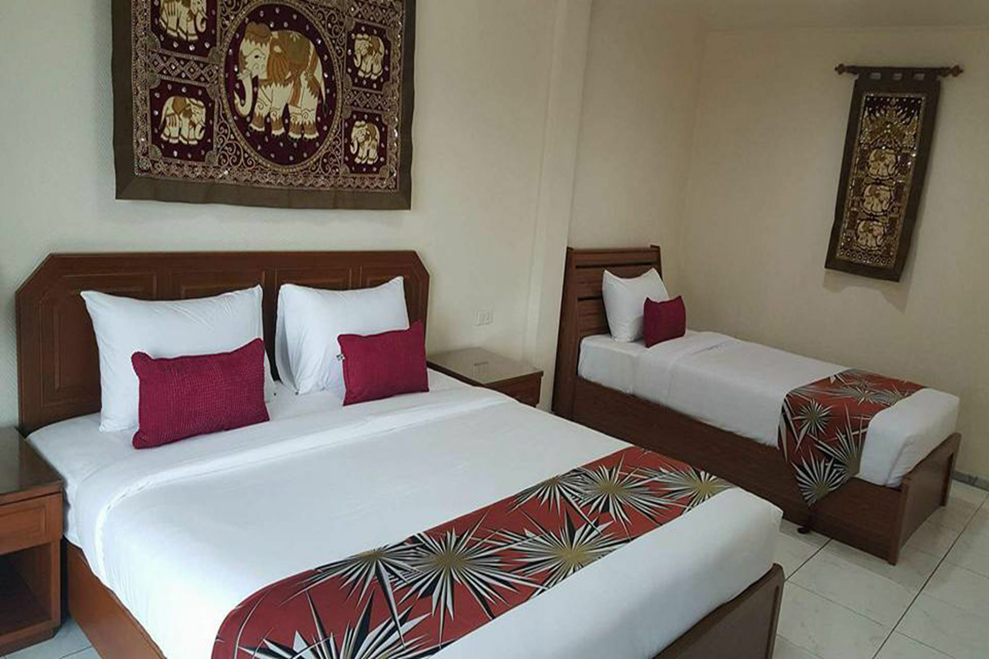 Hotel The Chillax Pattaya Extérieur photo