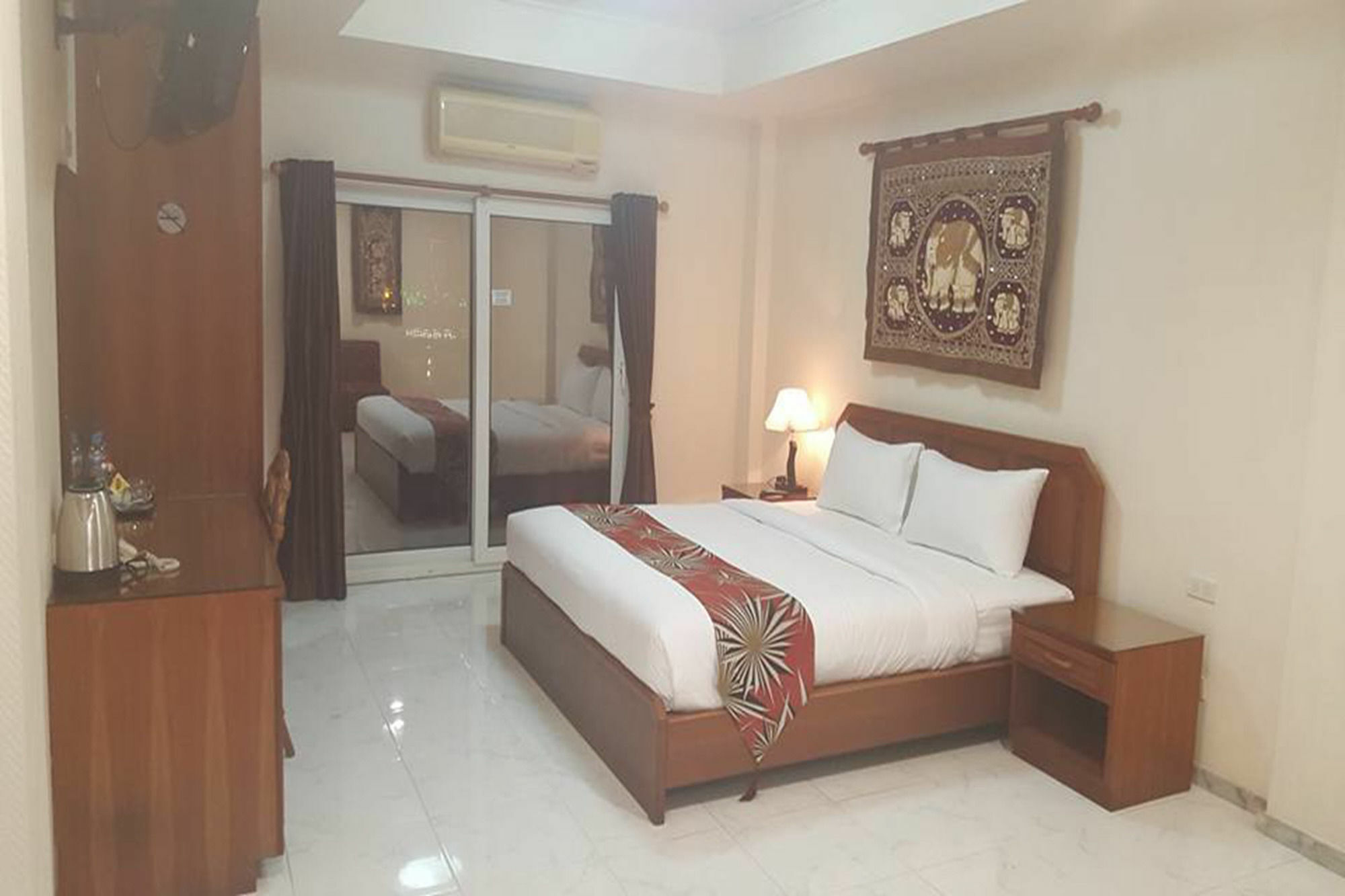 Hotel The Chillax Pattaya Extérieur photo
